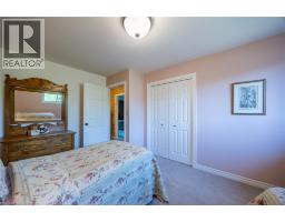 222 DUNCOMBE Road - 23