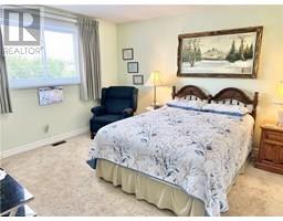 66 CRESTLYNN Crescent - 18