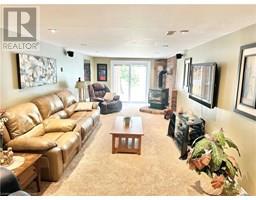 66 CRESTLYNN Crescent - 25