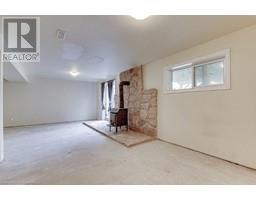 27 SIMSON Avenue - 24