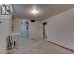 27 SIMSON Avenue - 27