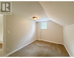 256 HEAD Street S - 22