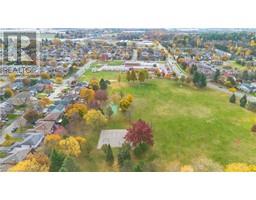 18 RUTHERFORD Drive - 35