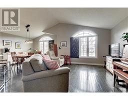 65 WINTERGREEN CRES - 18