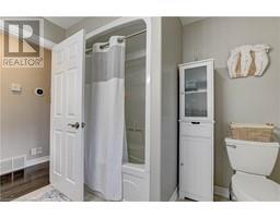 65 WINTERGREEN CRES - 30