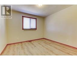 19 MANN Avenue - 10