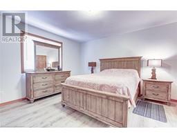 19 MANN Avenue - 8