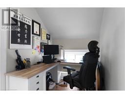 21 CHAPMAN ST W Street W - 12