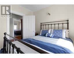 21 CHAPMAN ST W Street W - 16
