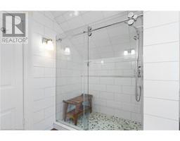 21 CHAPMAN ST W Street W - 17