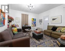 21 CHAPMAN ST W Street W - 21