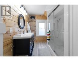 21 CHAPMAN ST W Street W - 30