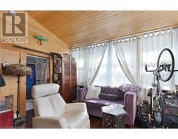 21 CHAPMAN ST W Street W - 36