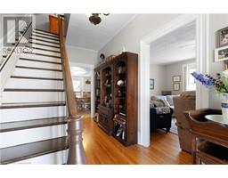 21 CHAPMAN ST W Street W - 4