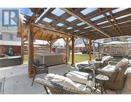 21 CHAPMAN ST W Street W - 46