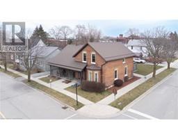 21 CHAPMAN ST W Street W - 47