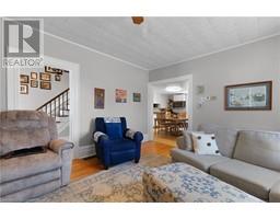 21 CHAPMAN ST W Street W - 5