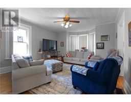 21 CHAPMAN ST W Street W - 6