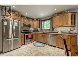 8 MILLER Crescent - 12
