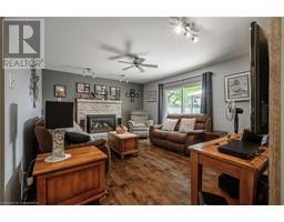 8 MILLER Crescent - 17