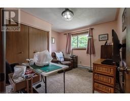 8 MILLER Crescent - 24