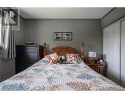 8 MILLER Crescent - 26