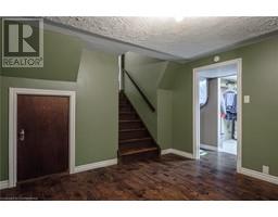 8 MILLER Crescent - 32