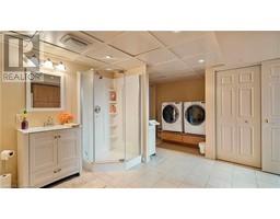54 BEE Street - 32