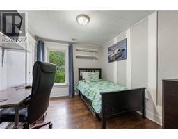 17 BERTHA Street - 15