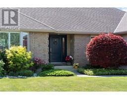 1 RAVINE CRT - 2