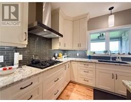 104 LAM Boulevard - 17