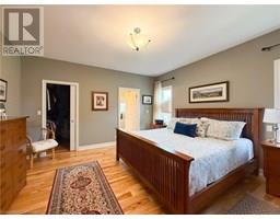 104 LAM Boulevard - 25