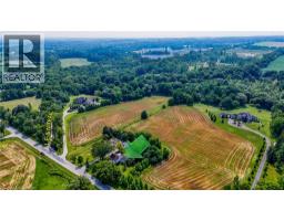 258 LYNN VALLEY Road - 2