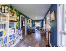 258 LYNN VALLEY Road - 8