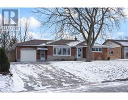 32 CHARLTON Crescent - 2