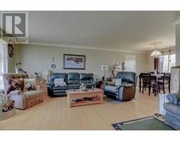 251 MONTCLAIR Crescent - 2