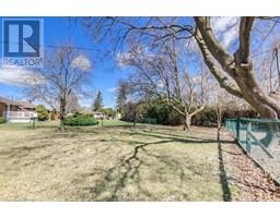 251 MONTCLAIR Crescent - 26