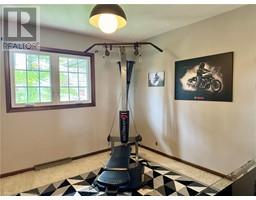 483 MAIN Street E - 15