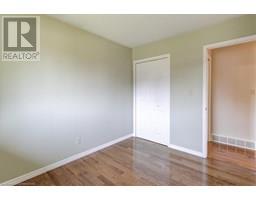 87 LYNNDALE Road - 24