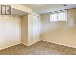 87 LYNNDALE Road - 35