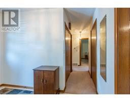 99 LYNNDALE Road - 12