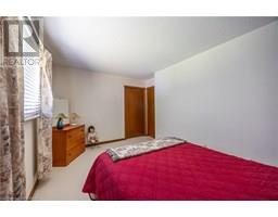 99 LYNNDALE Road - 17