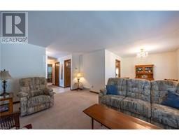 99 LYNNDALE Road - 7