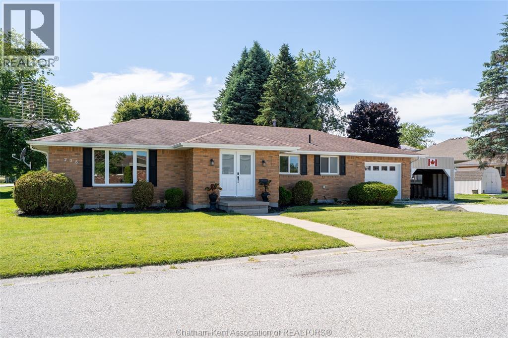 238 DAVIES STREET East, Dresden