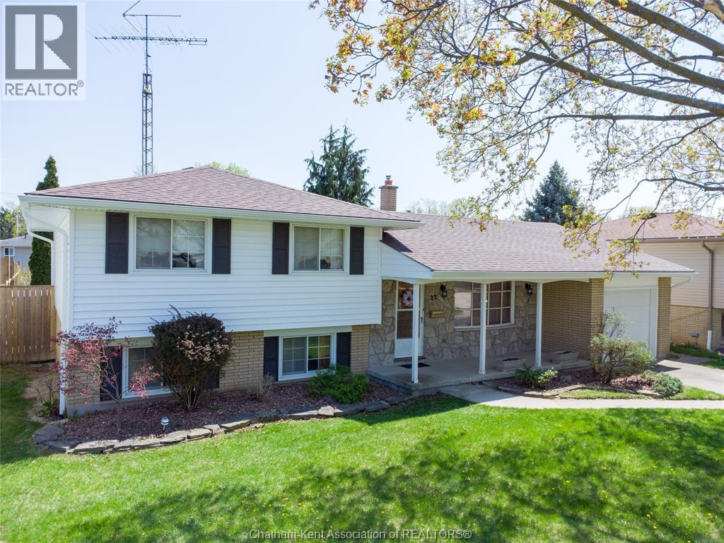 22 PEMBROKE CRESCENT, Chatham