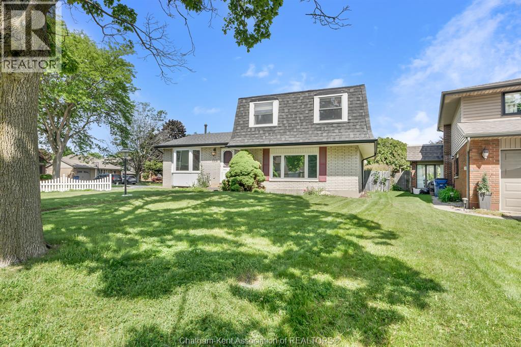 115 PARKWOOD DRIVE, Chatham