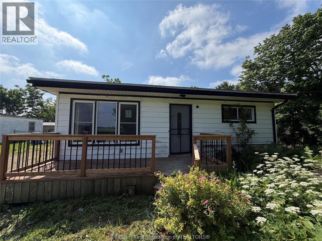 656 MCNAUGHTON AVENUE East, Chatham