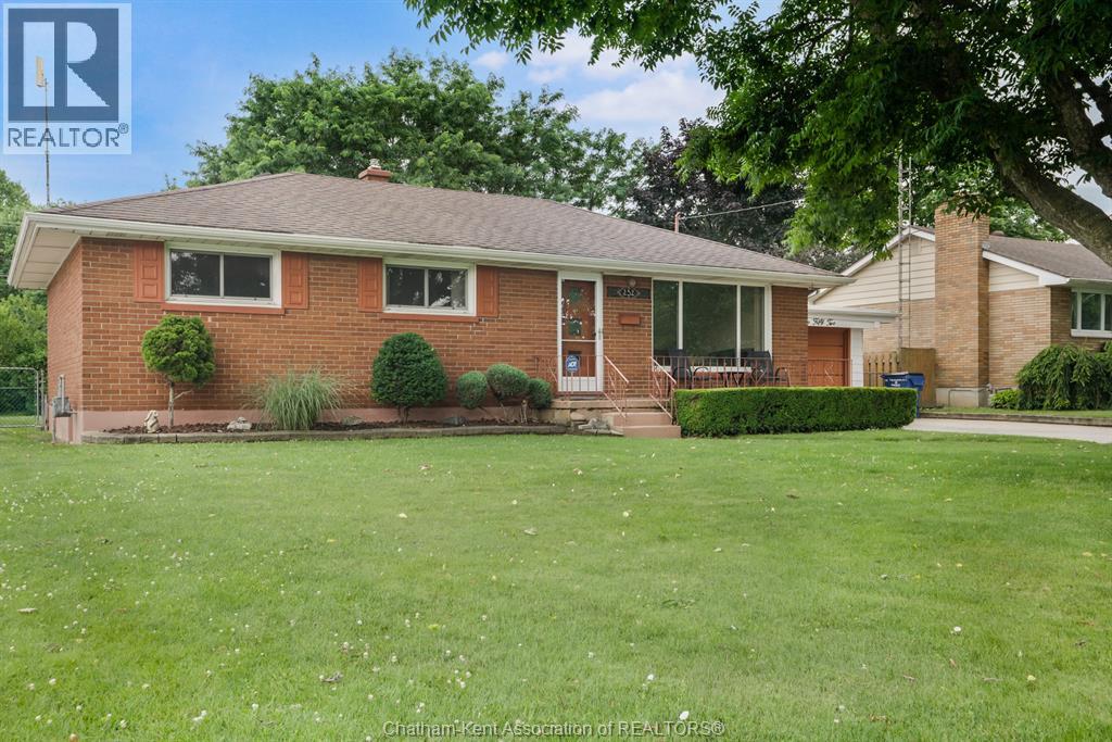 252 Tweedsmuir AVENUE East, Chatham