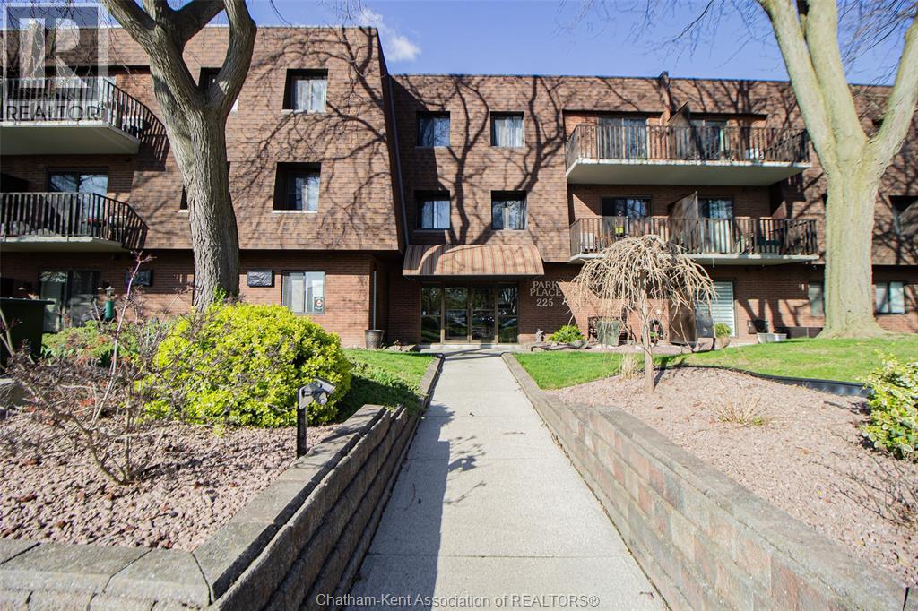 225 CAMPUS PARKWAY PARKWAY UnitNo. 210, Chatham