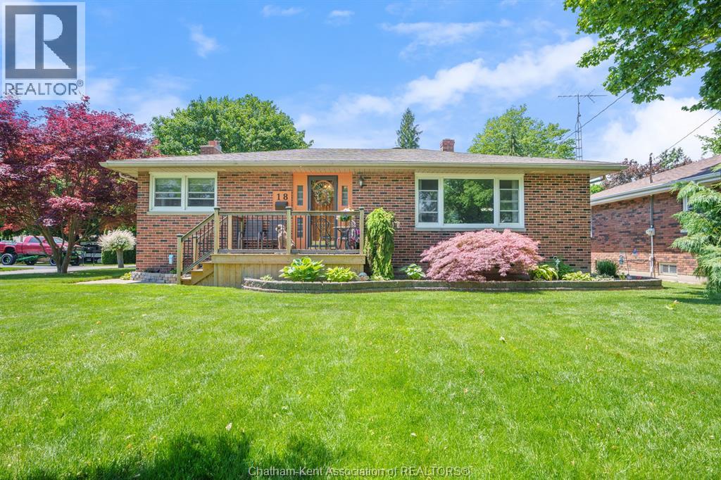 18 WOODLAND AVENUE, Chatham